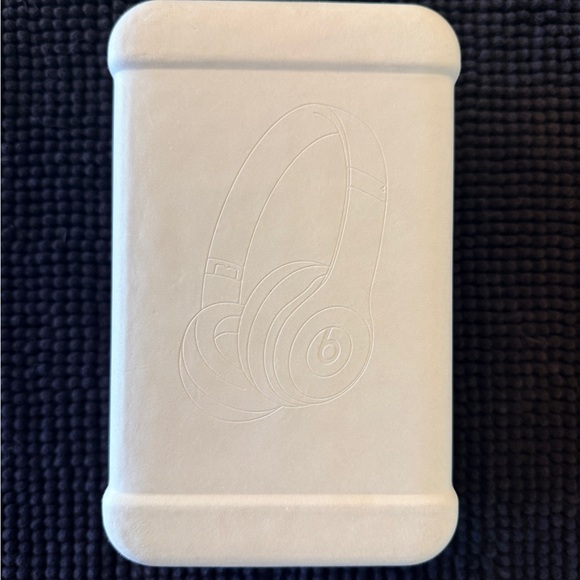 Beats by Dre Solo 4 Over-Ear Headphones - Light Blue - Picture 3 of 8